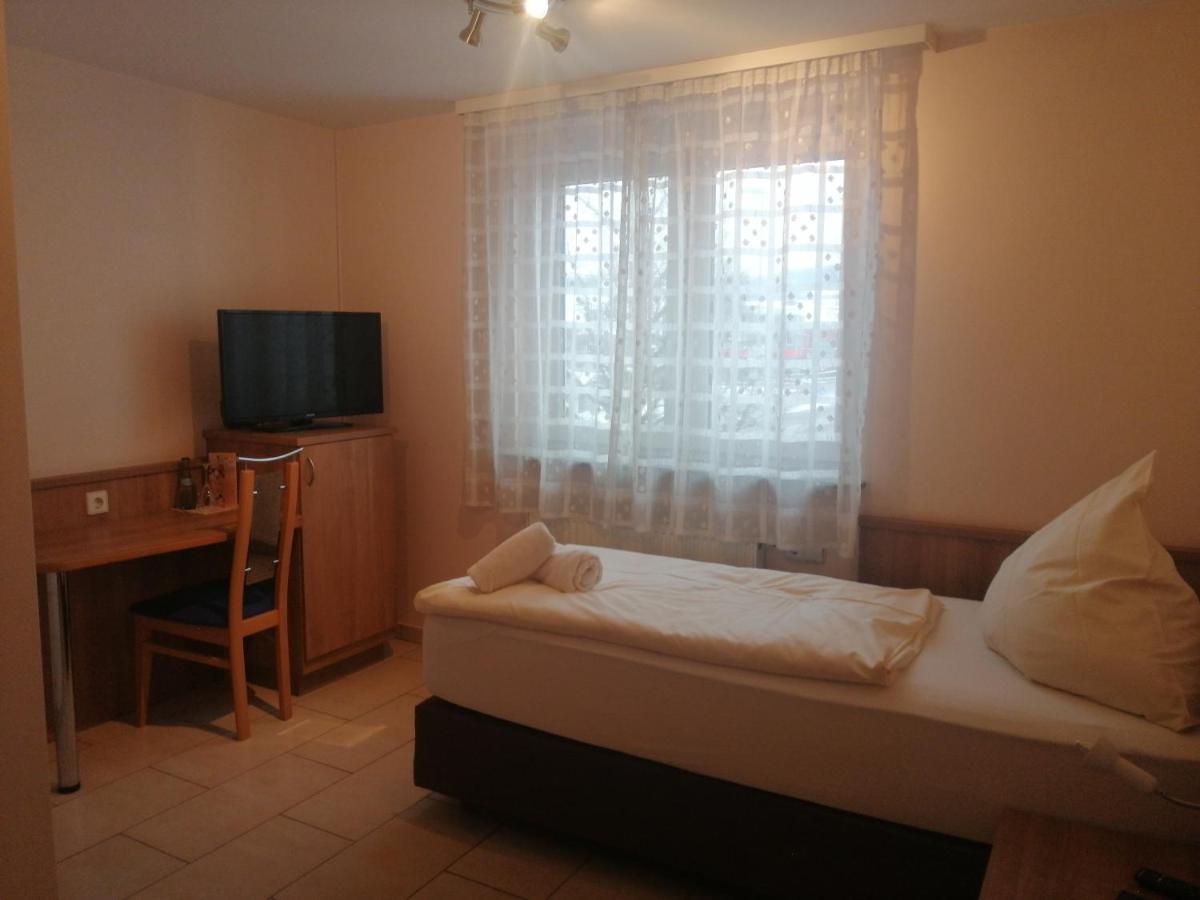 Hotel-Restaurant Zum Baeumle Süßen Dış mekan fotoğraf